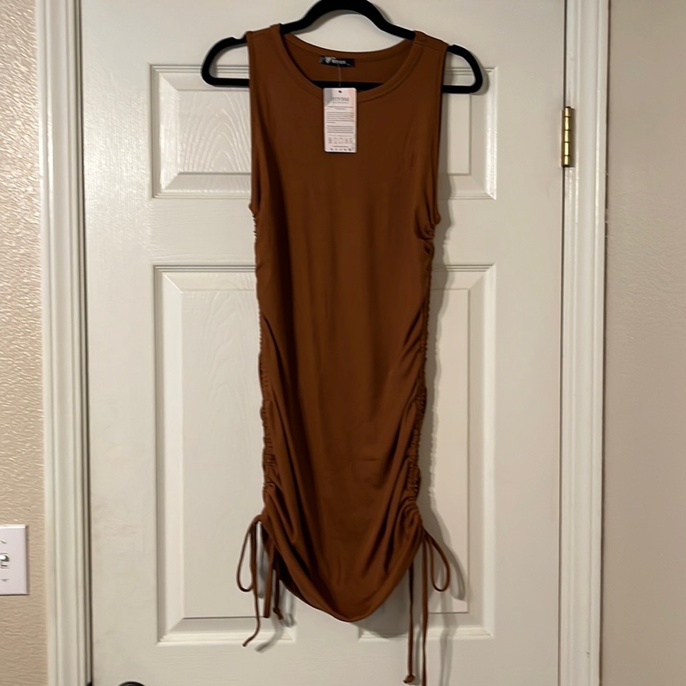XL RUST MINI SIDE-RUCHED CINCH DRESS